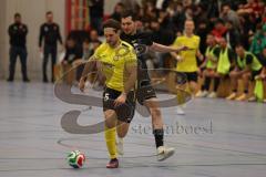 Lotto Bayern Hallencup - Lindenkreuzhalle Saison 2024/25 - FC Hitzhofen - FC Türk Sport Garching  - Koray Altinay schwarz Türk Garching - Mike Schmal gelb Hitzhofen - Foto: Meyer Jürgen