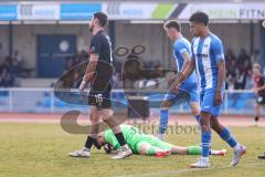 Toto-Pokal; FV Illertissen - FC Ingolstadt 04; Torchance verpasst Ryan Malone (16, FCI) #Torwart Ponath Markus (1 FVI) sicher Omore Liam (3 FVI)