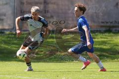 Kreisliga - Saison 2024/25- SV Menning - TSV Ober/Unterhaunstadt-  - Amadeus Taubert grau Ober/Haunstadt - Moritz Mayerhofer blau Menning - Foto: Meyer Jürgen