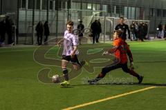 Audi Schanzer Amateur Cup 2022 -  Finale  - TSV Hohenwart - TSV Walpertskirchen - Leon Sedlmair weiss Hohenwart - Thomas Pfanzelt Torwart Walpertskirchen - Foto: Jürgen Meyer