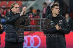 3. Liga; FC Ingolstadt 04 - FSV Zwickau; Spiel ist aus, Unentschieden 0:0, Cheftrainer Rüdiger Rehm (FCI) Torwart Markus Ponath (40, FCI) bei den Fans