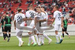 Elfmeter Stefan Kutschke (30, FCI) Tor 1:0 Jubel mit Dennis Eckert Ayensa (7, FCI) Hawkins Jaren (20 FCI) Filip Bilbija (35, FCI) Dominik Franke (3 FCI) ; FC Ingolstadt 04 - SpVgg Greuther Fürth; 2.BL; Testspiel