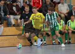 Lotto Bayern Hallencup - Saison 2024/25 - SV Manching - FC Hitzhofen/Oberzell- Daniel Schweiger grün Manching - Nico Seitz gelb Hitzhofen - Foto: Meyer Jürgen