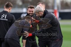 3. Liga; FC Ingolstadt 04 - Trainingsauftakt im Audi Sportpark, Trainingsgelände; Spaß unter den Spielern, Benjamin Kanuric (8, FCI) Mladen Cvjetinovic (19, FCI) Yannick Deichmann (20, FCI) Torwart Marius Funk (1, FCI)