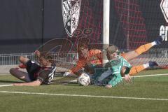 *** A-Junioren Bundesliga  - Saison 2025/26 - FC Ingolstadt 04 - SpVgg Greuther Fürth - Straßer Vincent schwarz FCI - Menapace Theo Torwart Fürth - Lober Jannik grün Fürth  - Foto: Meyer Jürgen