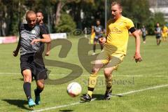 Kreisklasse - Saison 2023/2024 - GW Ingolstadt - FC Gelbelsee - Markus Hundsdorfer gelb Gelbelsee - Kerim Durmus schwarz GW Ing - Foto: Meyer Jürgen