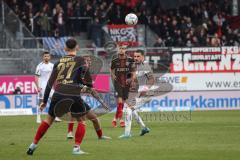 3. Liga; SV Wehen Wiesbaden - FC Ingolstadt 04; Zweikampf Kampf um den Ball Pascal Testroet (37, FCI) Rieble Nico (27 SVW)