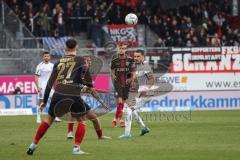 3. Liga; SV Wehen Wiesbaden - FC Ingolstadt 04; Zweikampf Kampf um den Ball Pascal Testroet (37, FCI) Rieble Nico (27 SVW)