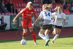 2. Fußball-Liga - Frauen - Saison 2022/2023 - FC Ingolstadt 04 - FSV Gütersloh - Ebert Lisa (Nr.10 - FC Ingolstadt 04 ) - Wahle Hedda weiss Gütersloh - Foto: Meyer Jürgen