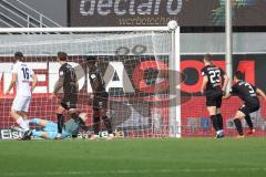 3. Liga; SC Verl - FC Ingolstadt 04; Torwart Marius Funk (1, FCI) pariert den Ball