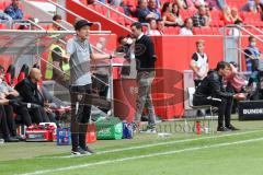 2.BL; FC Ingolstadt 04 - 1. FC Nürnberg - regt sich auf Cheftrainer Roberto Pätzold (FCI)