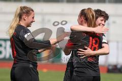 2. Frauen-Bundesliga - Saison 2021/2022 - FC Ingolstadt 04 - SV Henstedt-Ulzburg - Der 1:0 Führungstreffer durch Maier Ramona (#18 FCI) - jubel - Petz Anna (#16 FCI) - Ebert Lisa (#10 FCI) - Foto: Meyer Jürgen