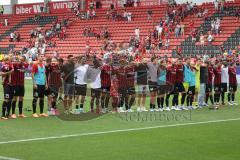 3. Fußball-Liga - Saison 2022/2023 - FC Ingolstadt 04 - SpVgg Bayreuth - Das Spiel ist aus - Jubel - Die Spieler bedanken sich bei den Fans - Tanzen - Freude - Foto: Meyer Jürgen