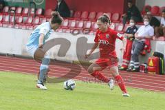 2. Frauen-Bundesliga - Saison 2021/2022 - FC Ingolstadt 04 - Bor. Bocholt - Galvez Estrada (#2 FCI) - Oliveira Leite #17 blau Bocholt - Foto: Meyer Jürgen