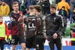 2.BL; SV Werder Bremen - FC Ingolstadt 04; Spiel ist aus Unentschieden, Torschütze Filip Bilbija (35, FCI) Dennis Eckert Ayensa (7, FCI) Co-Trainer Thomas Karg (FCI) Handshake