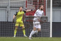 3. Liga; SV Wehen Wiesbaden - FC Ingolstadt 04; Torwart Marius Funk (1, FCI) schreit Rico Preißinger (6, FCI)