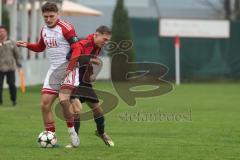 Kreisklasse - Saison 2025/26- Türk SV Ingolstadt - SC Steinberg-  - Enis Kuqanaj weiss Türkisch - Aidan Röttger rot Steinberg - Foto: Meyer Jürgen