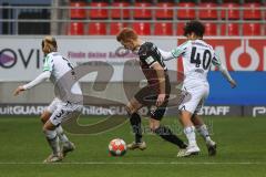 2.BL; FC Ingolstadt 04 - Hannover 96; Zweikampf Kampf um den Ball Christian Gebauer (22, FCI) Niklas Hult (3 Han) Lawrence Ennali (40 Han)