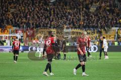 3. Liga; FC Ingolstadt 04 - Dynamo Dresden; Niederlage, hängende Köpfe Donald Nduka (42, FCI) Tobias Bech (11, FCI)