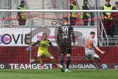 2.BL; FC Ingolstadt 04 - SC Paderborn 07; Elfmeter Torwart Robert Jendrusch (1, FCI) Muslija Florent (30 SCP) Tor 0:1