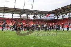 2.BL; FC Ingolstadt 04 - FC Hansa Rostock; Spiel ist aus, 0:0 unentschieden, das Team verabschiedet sich im letzten Heimspiel von den Fans, Banner mit Trikots