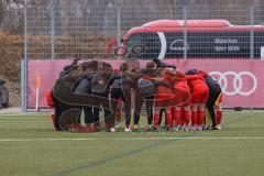 2. Frauen-Bundesliga - Saison 2021/2022 - FC Ingolstadt 04 - FC Bayern München II - Die Mannschaft bildet einen Kreis vor dem Spiel - Foto: Meyer Jürgen