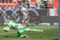 3. Liga; FC Ingolstadt 04 - Hannover 96 II; Torchance verpasst Ryan Malone (16, FCI) Torwart Stahl Toni (1 H96)