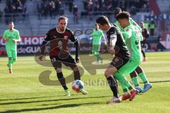 2.BL; FC Ingolstadt 04 - SV Sandhausen; Zweikampf Kampf um den Ball Valmir Sulejmani (33, FCI) Fabian Cavadias (41, FCI) Okoroji Chima (36 SVS) Berko Erich (11 SVS)