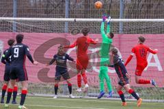 A - Junioren Bundesliga Süd/Südwest -  Saison 2021/2022 - FC Ingolstadt 04 - Eintracht Frankfurt - Perconti Jonas (#2 FCI) - Bignetti Matteo Torwart Frankfurt - Krupa Jerpen (#10 FCI) - Foto: Meyer Jürgen