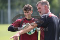 3. Liga; FC Ingolstadt 04 - Trainingsauftakt nach Sommerpause; Torwart Markus Ponath (1, FCI) Torwart-Trainer Alexander Kunze (FCI)