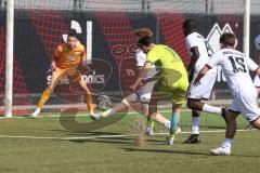 U17 DFB-Nachwuchsliga - Saison 2024/25 - FC Ingolstadt 04 - TSG Hoffenheim - David Creta gelb Hoffenheim - Omotolani Oladosu weiss FCI - San Carlos Lores Hernandes Torwart FCI - Foto: Meyer Jürgen