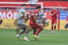 3. Liga; FC Ingolstadt 04 - Alemannia Aachen; Zweikampf Kampf um den Ball Dennis Kaygin (10, FCI) Wiebe Danilo (28 AA)
