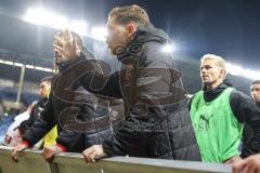 3. Liga; SV Waldhof Mannheim - FC Ingolstadt 04; Niederlage, hängende Köpfe, Spieler beschweren sich bei den Fans wegen zu wenig Support für die jungen Spieler, Denis Linsmayer (23, FCI) Pascal Testroet (37, FCI) Thomas Rausch (45, FCI)