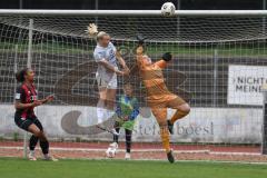 2. Frauen Bundesliga - Saison 2025/26- FC Ingolstadt 04 - VFL Wolfsburg - Anny Kerim-Lindland weiss Wolfsburg - Torwart Franziska Maier (Nr.1 - FC Ingolstadt Frauen I) - XXXXX - Foto: Meyer Jürgen