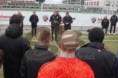 AUDI - Schanzer Amateur Cup 2023 - Finale - TSV Hohenwart - FC Mindelstetten - 5:3 - Geschäftsführer Sport und Kommunikation Dietmar Beiersdorfer (FCI) und Andreas Zelzer (Audi) bei der Siegerehrung -.Foto: Meyer Jürgen