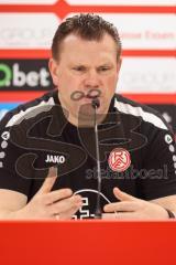 3. Liga; Rot-Weiss Essen - FC Ingolstadt 04; Interview Pressekonferenz Cheftrainer Uwe Koschinat (RWE) nach dem Spiel Sieg 2:0