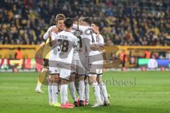 3. Liga; Dynamo Dresden - FC Ingolstadt 04; Tor Jubel Treffer Fallrückzieher Pascal Testroet (37, FCI) 1:2 Führung, Marcel Costly (22, FCI) Mladen Cvjetinovic (19, FCI) Benjamin Kanuric (8, FCI) Max Besuschkow (17, FCI) Simon Lorenz (32, FCI) Deniz Zeitle