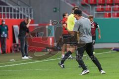 DFB Pokal; FC Ingolstadt 04 - Erzgebirge Aue; Sieg 2:1, Cheftrainer Roberto Pätzold (FCI) feiert und Cheftrainer Aleksey Shpilevski (Aue) links Hand am Kopf