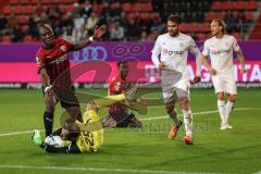 3. Liga; FC Ingolstadt 04 - FSV Zwickau; Torchance, Moussa Doumbouya (27, FCI) kommt zu spät, Torwart Engelhardt Marcel (25 FSV) hält sicher Ziegele Robin (4 FSV) Butzen Nils (16 FSV)