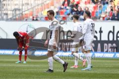 2.BL; Fortuna Düsseldorf - FC Ingolstadt 04; rote Karte für Marcel Gaus (19, FCI) geht vom Platz