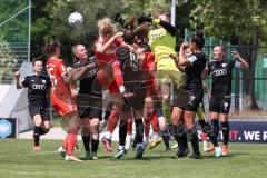 2. Fußball-Liga - Frauen - Saison 2022/2023 - FC Ingolstadt 04 - FCB München II - Torwart Anna-Lena  Daum (Nr.22 - FCI Frauen) - Samantha Stiglmair (Nr.27 - FCI Frauen) - Gaißer Fiona rot München - Foto: Meyer Jürgen