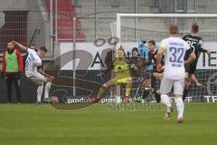 2.BL; FC Ingolstadt 04 - SV Darmstadt 98; Torwart Robert Jendrusch (1, FCI) Mehlem Marvin (6 SVD) Torschuß, Maximilian Neuberger (38, FCI)