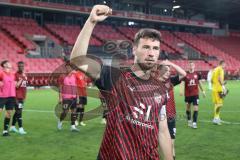 Toto-Pokal - Saison 2023/2024 - FC Ingolstadt 04 - Jahn Regensburg - Elfmeterschießen gewonnen - jubel - Lukas Fröde (Nr.34 - FCI) -  - Die Mannschaft feiert mit den Fans - - Foto: Meyer Jürgen