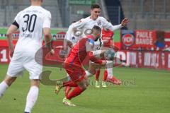 2.BL; 1. FC Heidenheim - FC Ingolstadt 04; Zweikampf Kampf um den Ball Thomas Keller (27, FCI) Schöppner Jan (3, FCH)