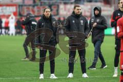 3. Liga; FC Ingolstadt 04 - Rot-Weiss Essen; Niederlage, hängende Köpfe, Spiel ist aus, Spieler bedanken sich bei den Fans Cheftrainerin Sabrina Wittmann (FCI) Co-Trainer Fabian Reichler (FCI)