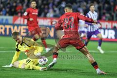 3. Liga; VfL Osnabrück - FC Ingolstadt 04; Torchance verpasst Zweikampf Kampf um den Ball Marcel Costly (22, FCI) Torwart Jonsson Lukas (21 VFL)