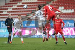 3. Liga - FSV Zwickau - FC Ingolstadt 04 - Caniggia Ginola Elva (14, FCI) Nkansah Steffen (25 Zwickau) Kopfballduell