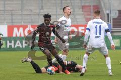 2.BL; FC Ingolstadt 04 - SV Darmstadt 98; Hans Nunoo Sarpei (18 FCI) Nico Antonitsch (5, FCI) am Boden, Kempe Tobias (11 SVD)