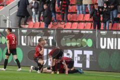 Relegation 1 - FC Ingolstadt 04 - VfL Osnabrück - Tor Jubel, Dennis Eckert Ayensa (7, FCI) überwindet Torwart Kühn Philipp (22 VfL) zum 3:0, Jubel mit den Fans, Tobias Schröck (21, FCI) Dominik Franke (3 FCI)