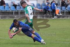Kreisklasse - Saison 2024/25- TSV Großmehring - FC Geisenfeld - Benjamin Anikin blau Großmehring - Thomas Berger grün Geisenfeld - Foto: Meyer Jürgen